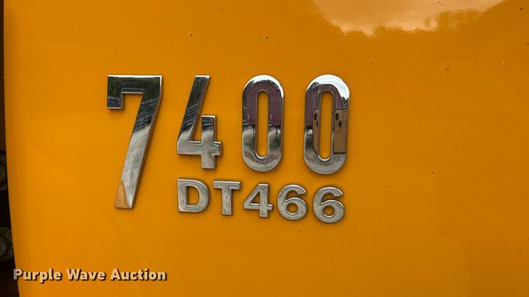 image for item ET3289 2005 International 7400 flatbed truck