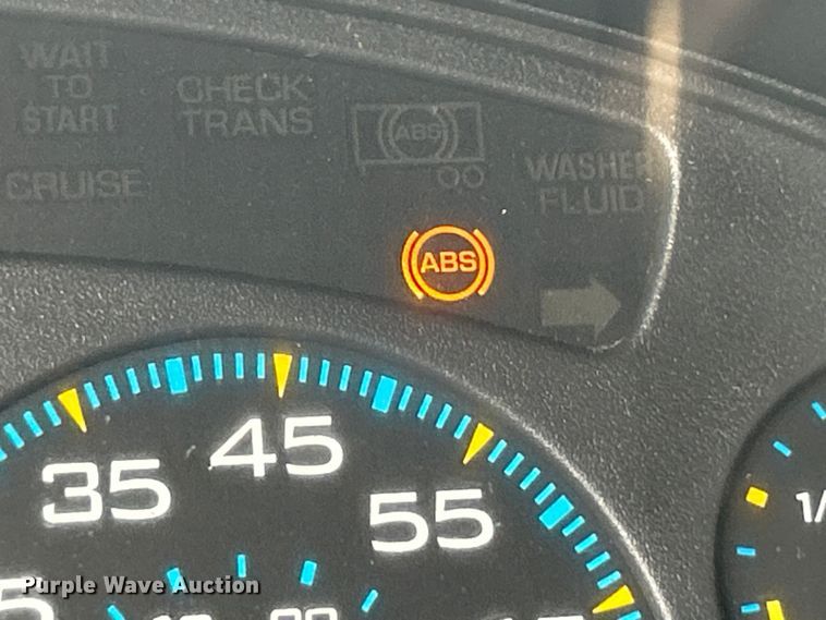 image for item ET3289 2005 International 7400 flatbed truck