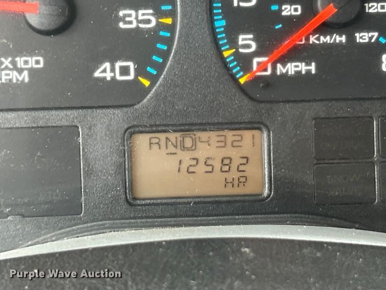 image for item ET3289 2005 International 7400 flatbed truck