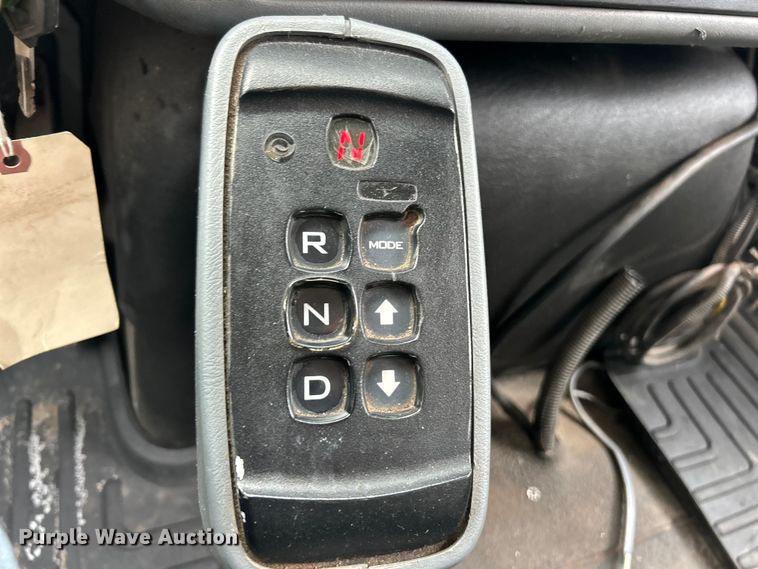 image for item ET3289 2005 International 7400 flatbed truck