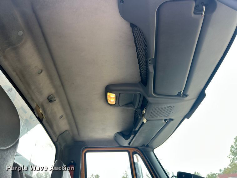 image for item ET3289 2005 International 7400 flatbed truck