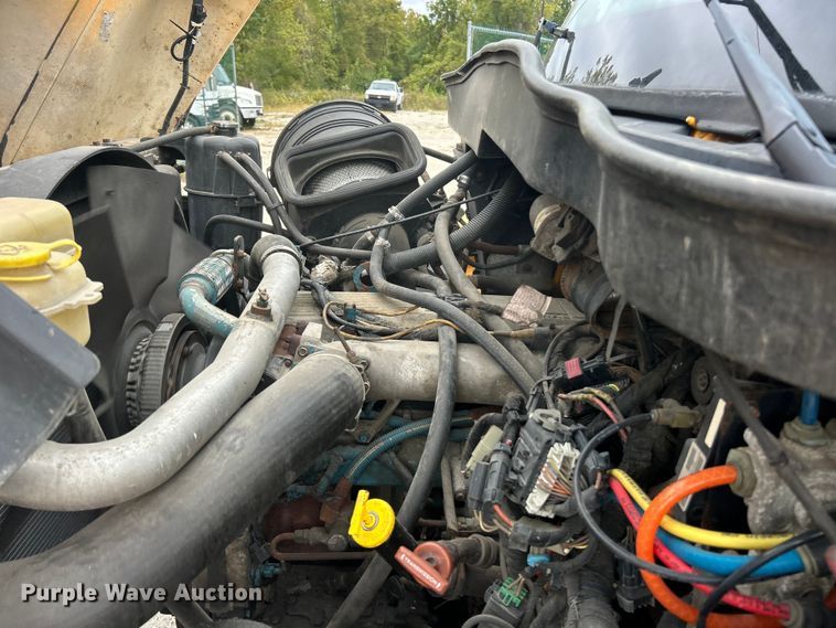 image for item ET3289 2005 International 7400 flatbed truck