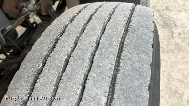 image for item ET3289 2005 International 7400 flatbed truck