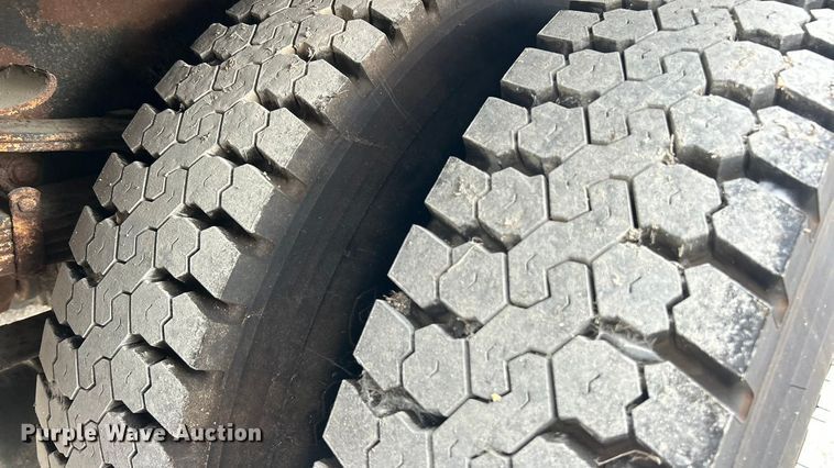 image for item ET3289 2005 International 7400 flatbed truck