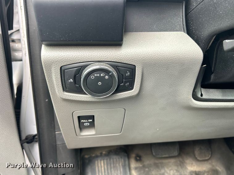 image for item ET3290 2015 Ford F150 XL SuperCab pickup truck