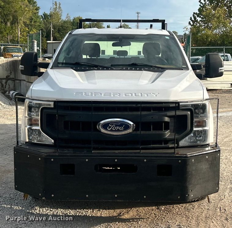 image for item ET3291 2020 Ford F350 Super Duty SuperCab utility bed pickup truck