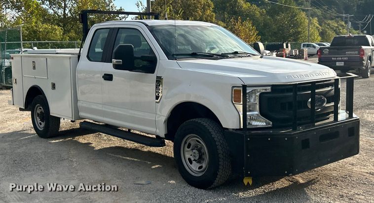image for item ET3291 2020 Ford F350 Super Duty SuperCab utility bed pickup truck