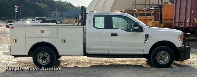 image for item ET3291 2020 Ford F350 Super Duty SuperCab utility bed pickup truck