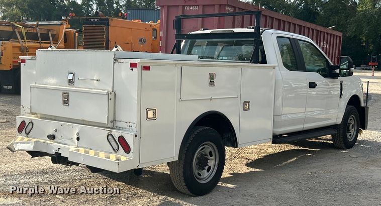 image for item ET3291 2020 Ford F350 Super Duty SuperCab utility bed pickup truck