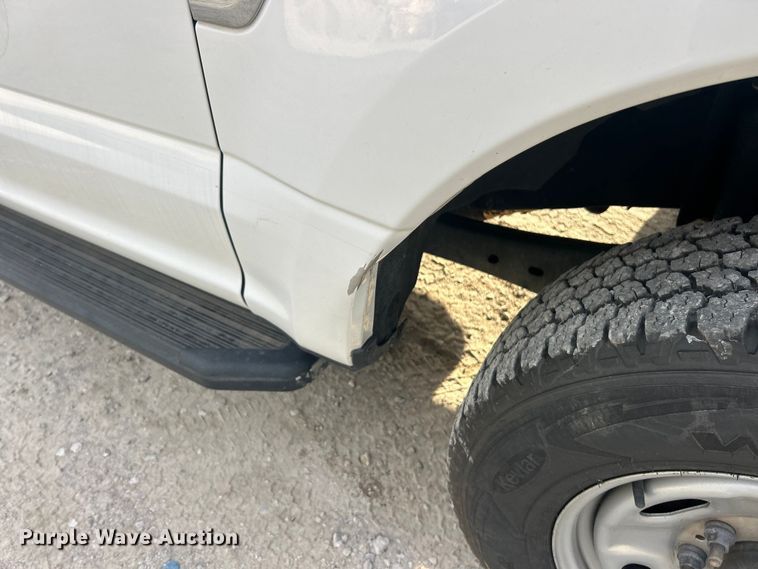 image for item ET3291 2020 Ford F350 Super Duty SuperCab utility bed pickup truck