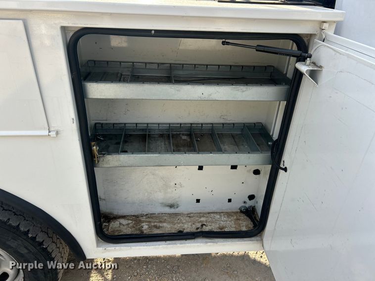 image for item ET3291 2020 Ford F350 Super Duty SuperCab utility bed pickup truck