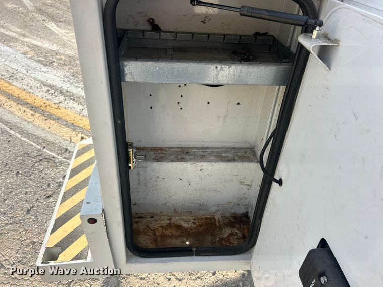 image for item ET3291 2020 Ford F350 Super Duty SuperCab utility bed pickup truck