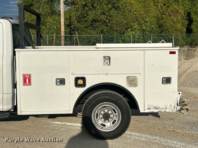 image for item ET3291 2020 Ford F350 Super Duty SuperCab utility bed pickup truck