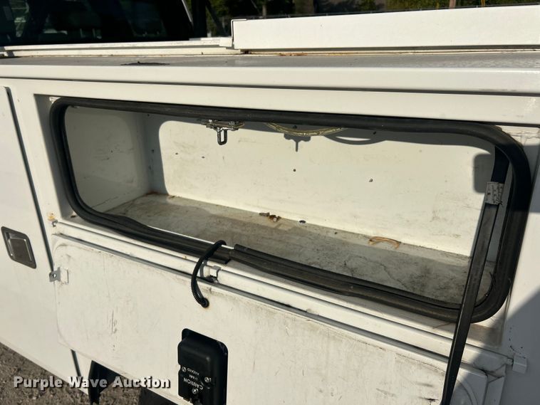 image for item ET3291 2020 Ford F350 Super Duty SuperCab utility bed pickup truck