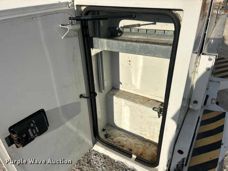 image for item ET3291 2020 Ford F350 Super Duty SuperCab utility bed pickup truck