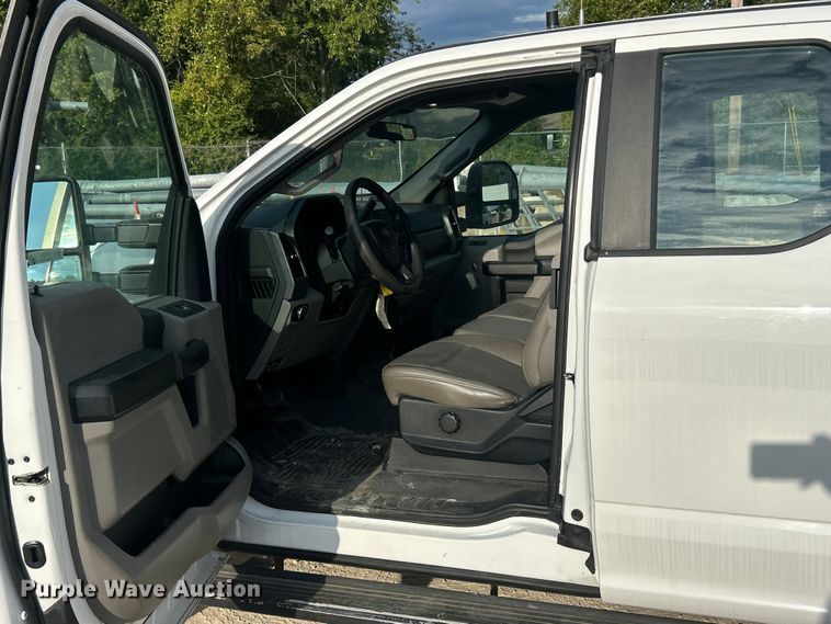 image for item ET3291 2020 Ford F350 Super Duty SuperCab utility bed pickup truck