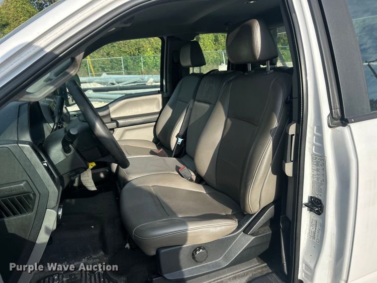 image for item ET3291 2020 Ford F350 Super Duty SuperCab utility bed pickup truck