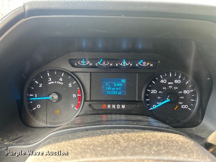 image for item ET3291 2020 Ford F350 Super Duty SuperCab utility bed pickup truck