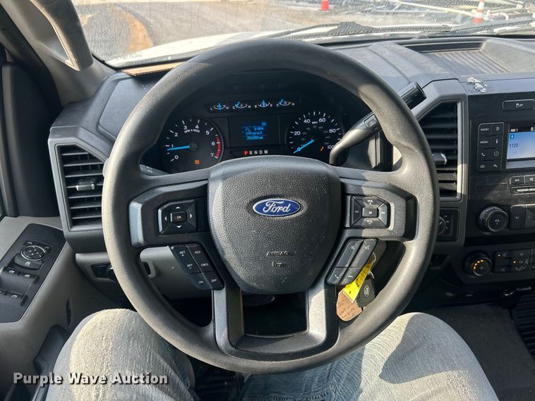 image for item ET3291 2020 Ford F350 Super Duty SuperCab utility bed pickup truck