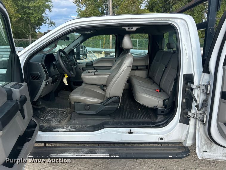 image for item ET3291 2020 Ford F350 Super Duty SuperCab utility bed pickup truck