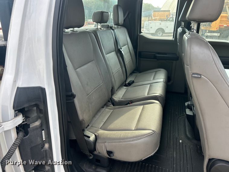 image for item ET3291 2020 Ford F350 Super Duty SuperCab utility bed pickup truck