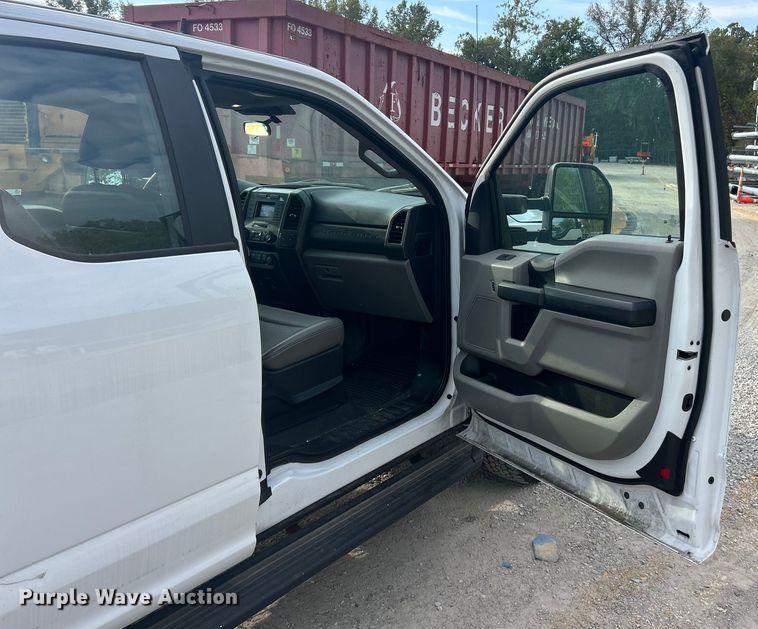 image for item ET3291 2020 Ford F350 Super Duty SuperCab utility bed pickup truck