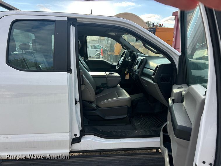 image for item ET3291 2020 Ford F350 Super Duty SuperCab utility bed pickup truck