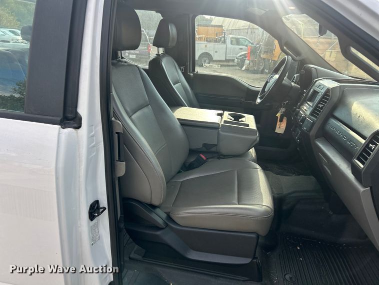 image for item ET3291 2020 Ford F350 Super Duty SuperCab utility bed pickup truck