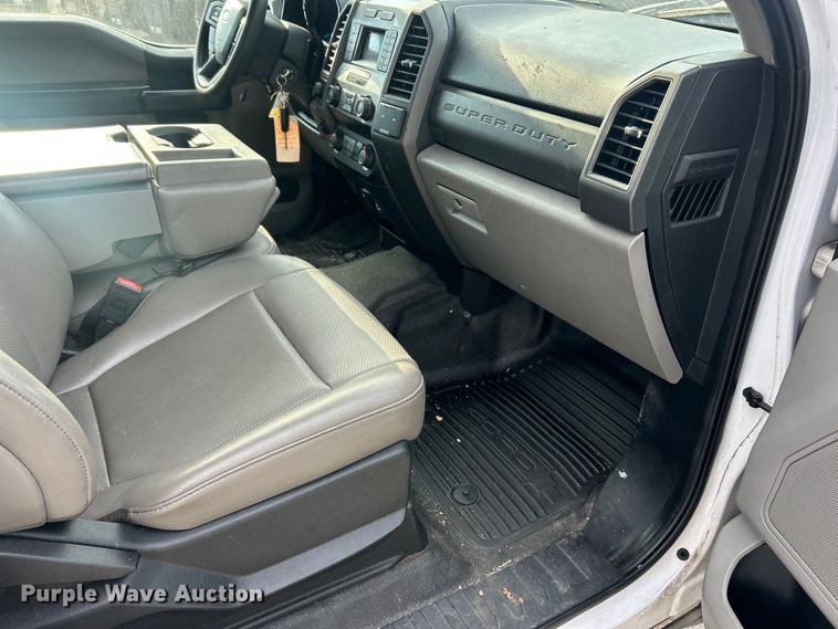 image for item ET3291 2020 Ford F350 Super Duty SuperCab utility bed pickup truck