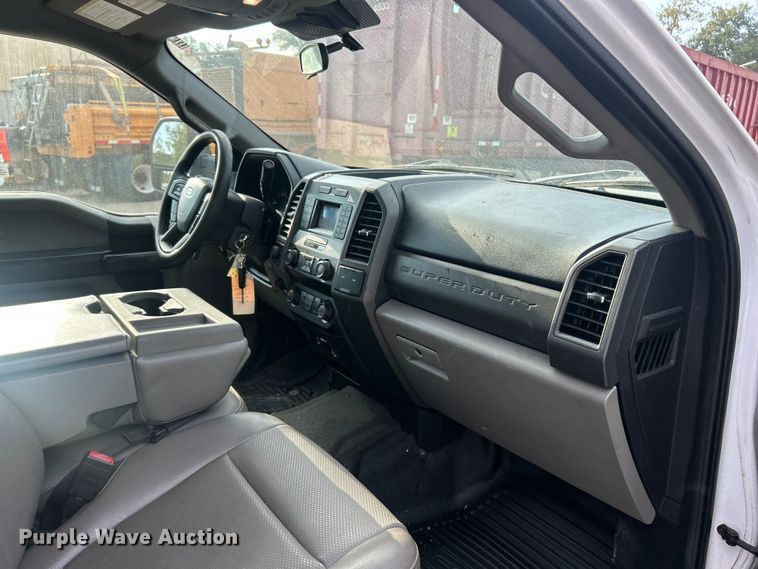 image for item ET3291 2020 Ford F350 Super Duty SuperCab utility bed pickup truck