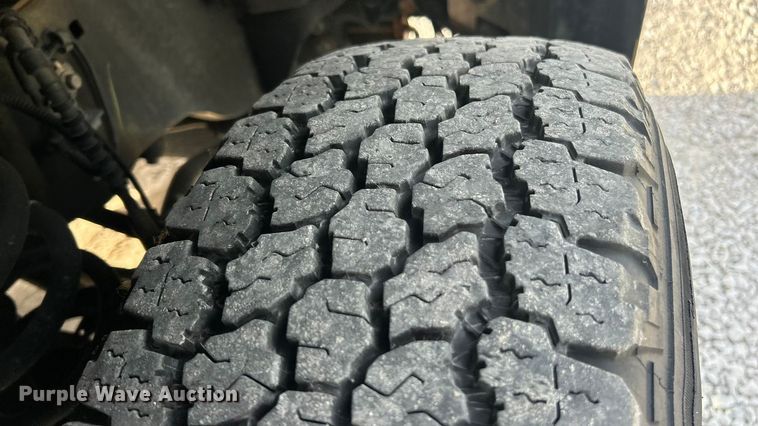 image for item ET3291 2020 Ford F350 Super Duty SuperCab utility bed pickup truck