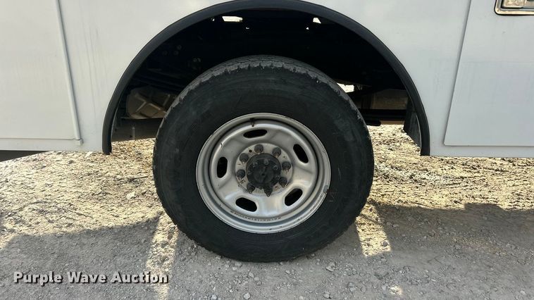 image for item ET3291 2020 Ford F350 Super Duty SuperCab utility bed pickup truck