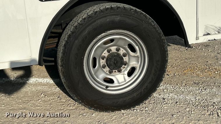 image for item ET3291 2020 Ford F350 Super Duty SuperCab utility bed pickup truck