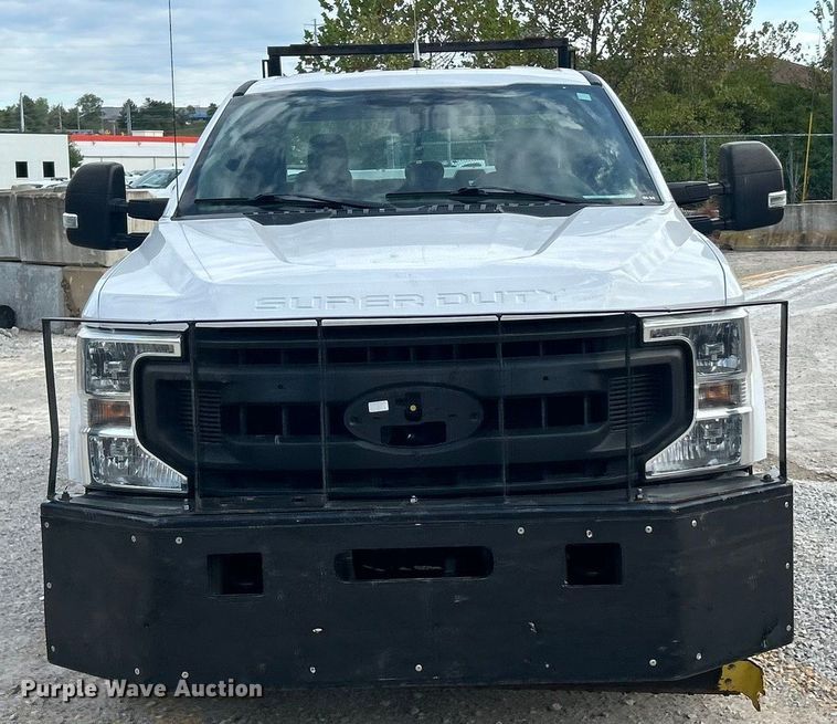 image for item ET3292 2020 Ford F350 Super Duty SuperCab utility bed pickup truck