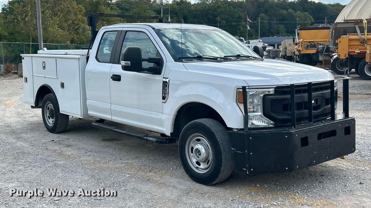 image for item ET3292 2020 Ford F350 Super Duty SuperCab utility bed pickup truck