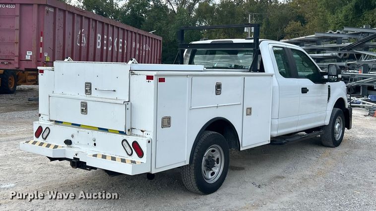 image for item ET3292 2020 Ford F350 Super Duty SuperCab utility bed pickup truck