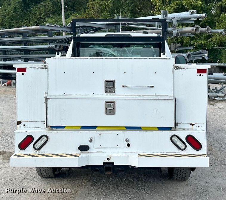 image for item ET3292 2020 Ford F350 Super Duty SuperCab utility bed pickup truck