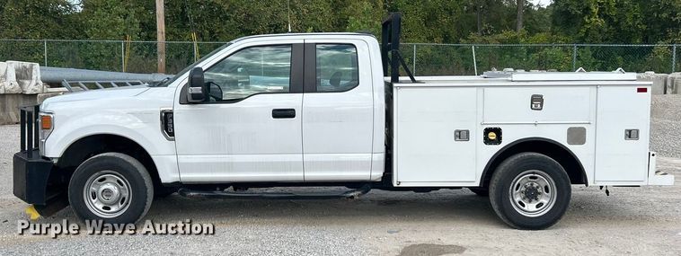 image for item ET3292 2020 Ford F350 Super Duty SuperCab utility bed pickup truck