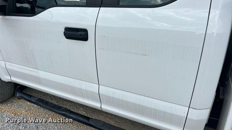 image for item ET3292 2020 Ford F350 Super Duty SuperCab utility bed pickup truck