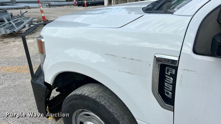 image for item ET3292 2020 Ford F350 Super Duty SuperCab utility bed pickup truck