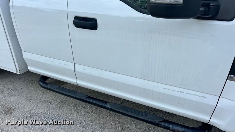 image for item ET3292 2020 Ford F350 Super Duty SuperCab utility bed pickup truck
