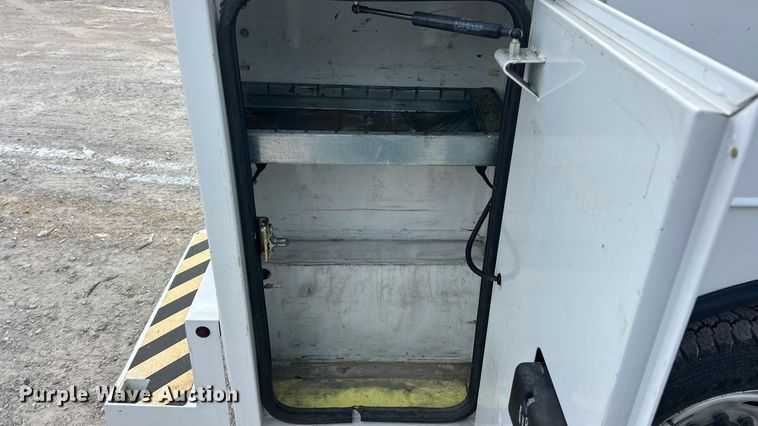 image for item ET3292 2020 Ford F350 Super Duty SuperCab utility bed pickup truck