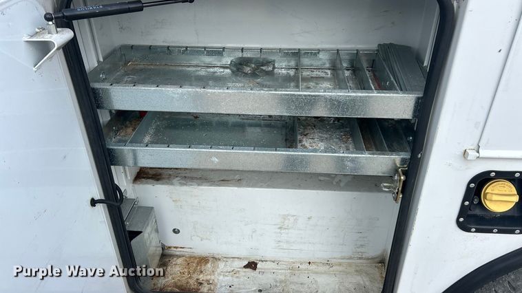 image for item ET3292 2020 Ford F350 Super Duty SuperCab utility bed pickup truck