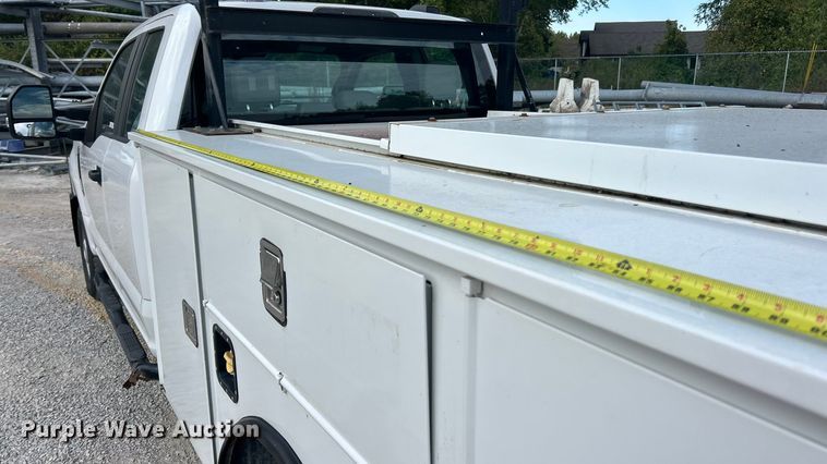 image for item ET3292 2020 Ford F350 Super Duty SuperCab utility bed pickup truck