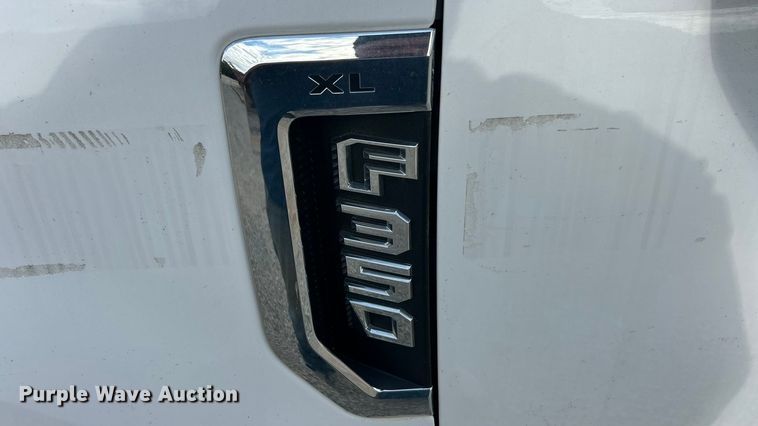 image for item ET3292 2020 Ford F350 Super Duty SuperCab utility bed pickup truck