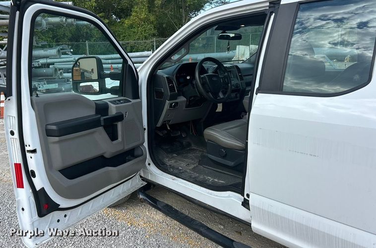 image for item ET3292 2020 Ford F350 Super Duty SuperCab utility bed pickup truck