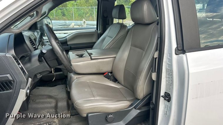 image for item ET3292 2020 Ford F350 Super Duty SuperCab utility bed pickup truck