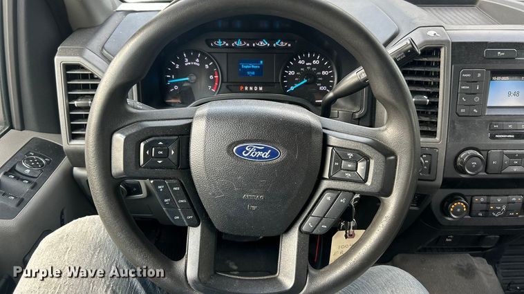 image for item ET3292 2020 Ford F350 Super Duty SuperCab utility bed pickup truck