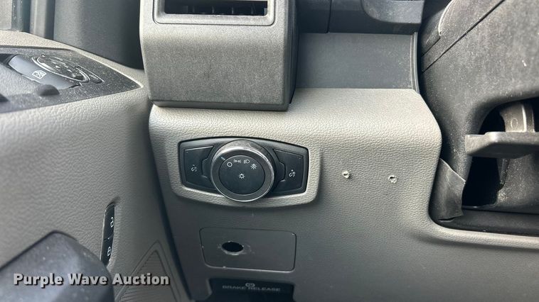 image for item ET3292 2020 Ford F350 Super Duty SuperCab utility bed pickup truck