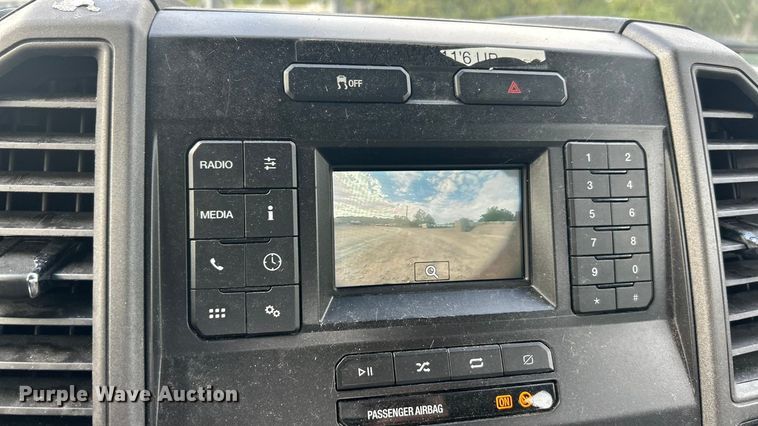 image for item ET3292 2020 Ford F350 Super Duty SuperCab utility bed pickup truck